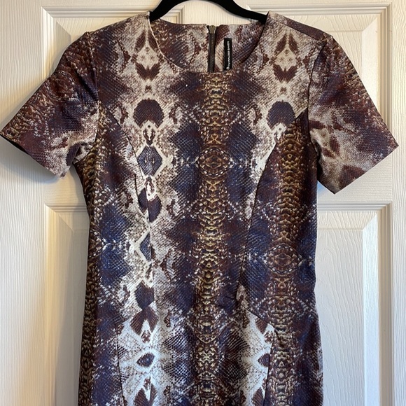 W118 by Walter Baker Bodycon Snakeskin Short Sleeve Back Zip Dress, sz S - Picture 3 of 13